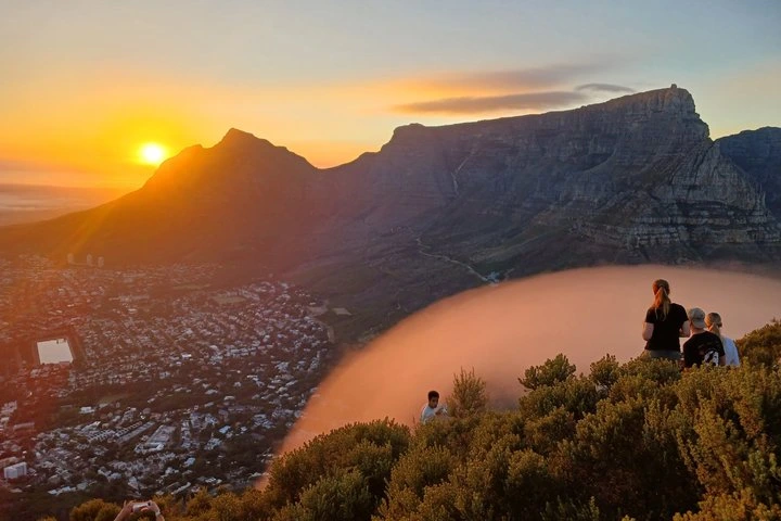 Guided Lion's Head sunrise hike in Cape Town.